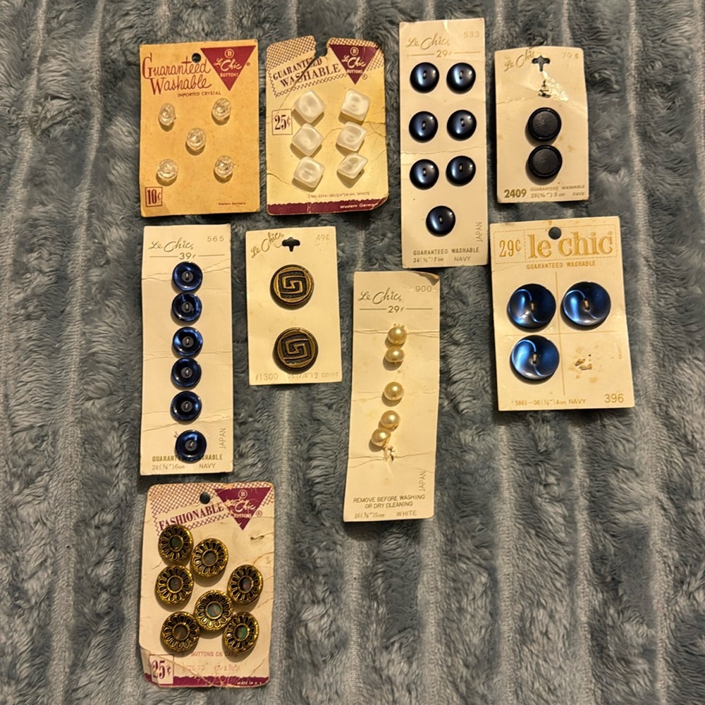 Lot of vintage Le Chic buttons
